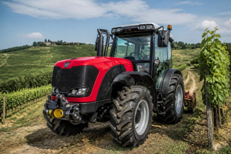 découvrez antonio carraro, une marque renommée de tracteurs compacts et polyvalents, conçus pour répondre aux besoins des agriculteurs exigeants.