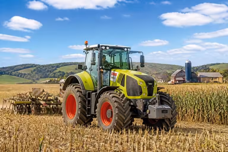 découvrez la marque claas, spécialiste des tracteurs agricoles performants et innovants, adaptés aux besoins des professionnels du secteur.